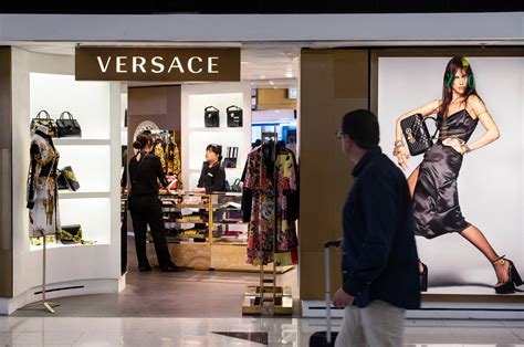 versace e cina|Coach, Givenchy join Versace in apologizing to Chinese .